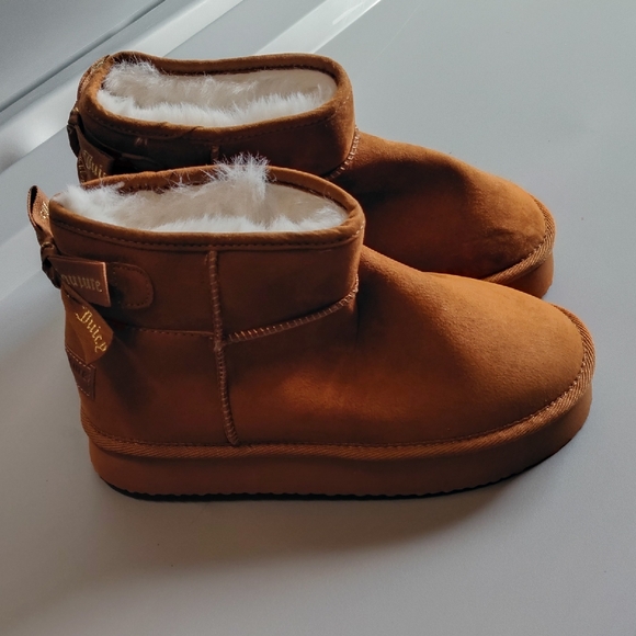 Juicy Couture Shoes - Juicy Couture Tan Kids Slippers